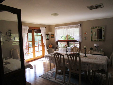 Southern Vales Bed And Breakfast - Redcliffe Tourism 2
