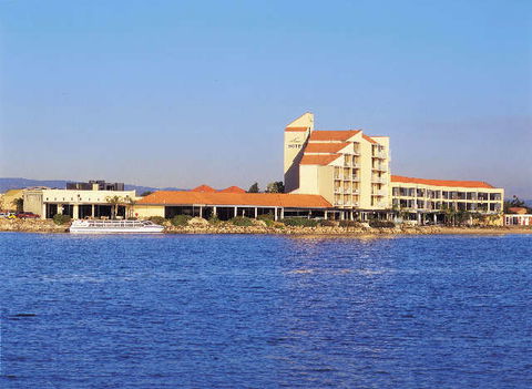 The Lakes Resort Hotel - Redcliffe Tourism 0