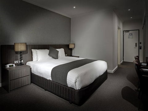 The Lakes Resort Hotel - Redcliffe Tourism 4