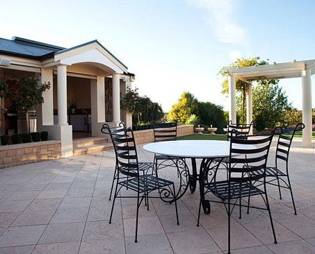 Winemakers Retreat - Redcliffe Tourism 4