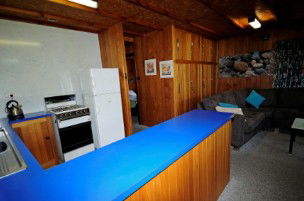 Moving Waters Self Contained Moored Houseboat - Redcliffe Tourism 5