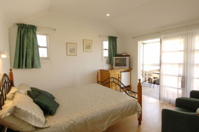 Vue De M Bed And Breakfast - Redcliffe Tourism 1