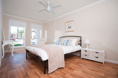 Coast & Vines @ Moana Beach - Redcliffe Tourism 5