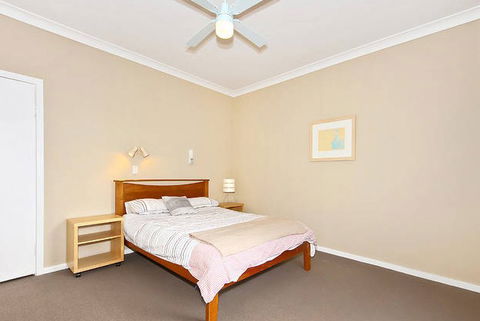 Sea Sand And Scrub Holiday House - Redcliffe Tourism 4
