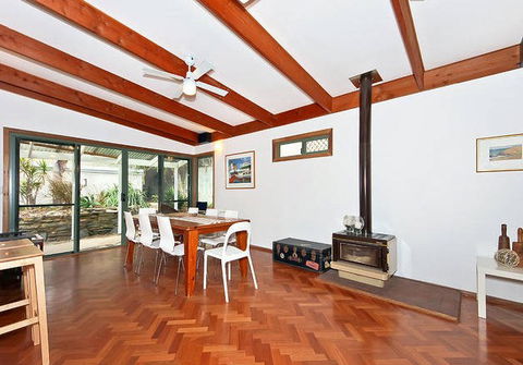 Sea Sand And Scrub Holiday House - Redcliffe Tourism 5
