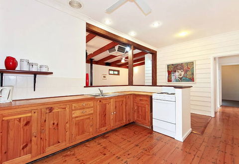 Sea Sand And Scrub Holiday House - Redcliffe Tourism 6