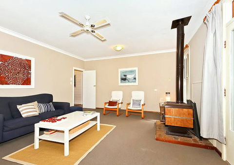 Sea Sand And Scrub Holiday House - Redcliffe Tourism 7