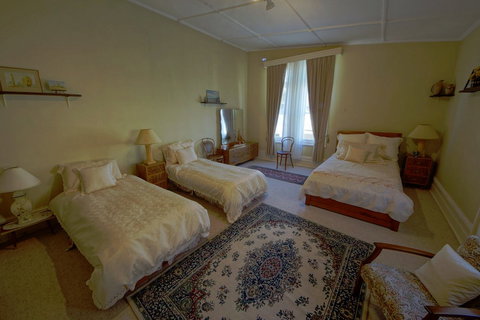 Myras Moonta Retreat - Redcliffe Tourism 1