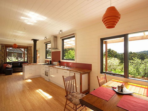 Elvenhome Farm Cottage - Redcliffe Tourism 2