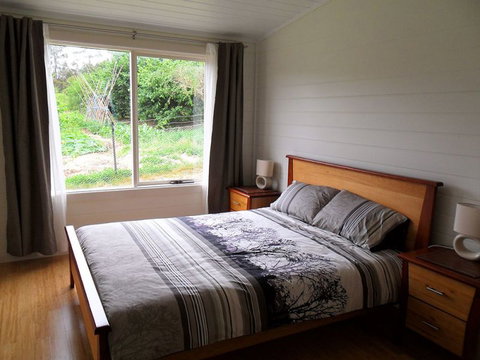Elvenhome Farm Cottage - Redcliffe Tourism 3