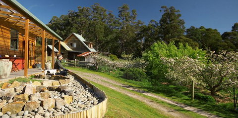 Elvenhome Farm Cottage - Redcliffe Tourism 7