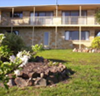McKinly Waterfront Lodge - Redcliffe Tourism