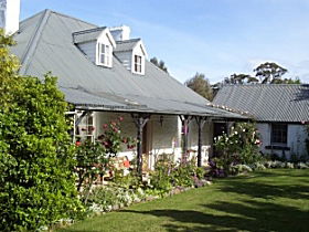 Orford's Sanda House B&B - Redcliffe Tourism 0