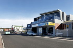 Penguin Waterfront Escape - Redcliffe Tourism 0