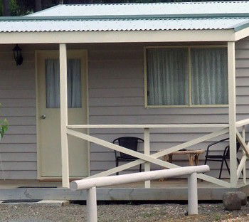 Southport Hotel And Caravan Park - Redcliffe Tourism 3