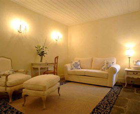 Montrose Of Ballarat - Montrose Cottage - Redcliffe Tourism 0
