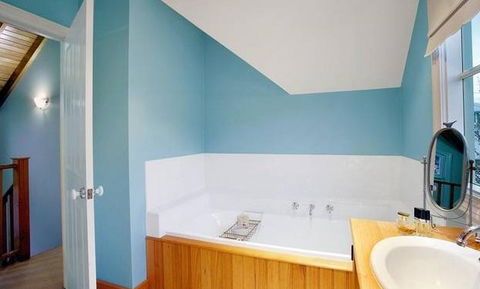 Blue Haven Cottage - Redcliffe Tourism 2
