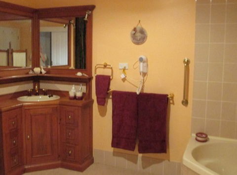 Azalea House B And B - Redcliffe Tourism 5