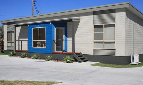 Bowlo Holiday Cabins - Redcliffe Tourism 1