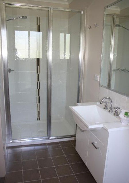 Bowlo Holiday Cabins - Redcliffe Tourism 2