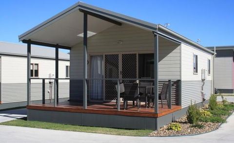 Bowlo Holiday Cabins - Redcliffe Tourism 5