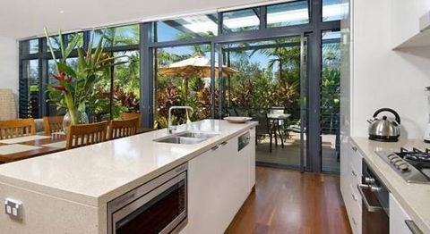 Aamber Beach House At Kiah - Redcliffe Tourism 3