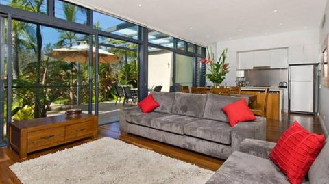 Aamber Beach House At Kiah - Redcliffe Tourism 5