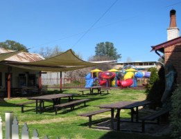The Royal Hotel Adelong - Redcliffe Tourism 1