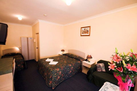 Midlands Motel - Redcliffe Tourism 0