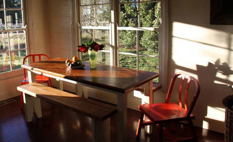 Book Barn Cottage - Redcliffe Tourism 3