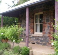 Accommodation Pinn Cottage - Redcliffe Tourism