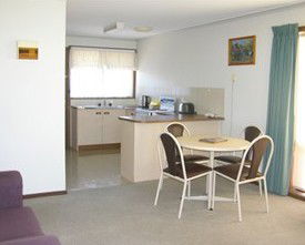 Centrepoint Motel - Redcliffe Tourism 3