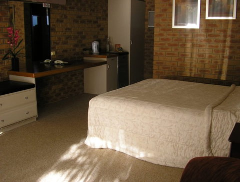 Jolly Swagman Holbrook Motor Inn - Redcliffe Tourism 1