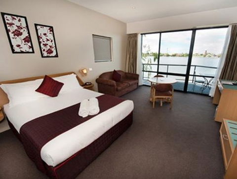 ClubMulwala Resort - Redcliffe Tourism 1