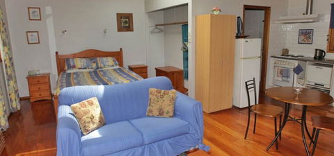 Bluegums Cabins - Redcliffe Tourism 0