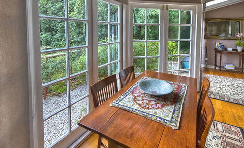 Bridal Falls Cottage - Redcliffe Tourism 3