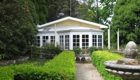 Bridal Falls Cottage - Redcliffe Tourism 5