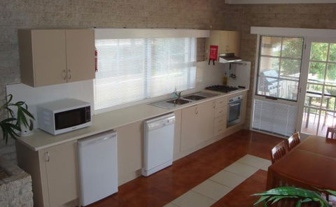 Caroline Bay Getaway - Redcliffe Tourism 0