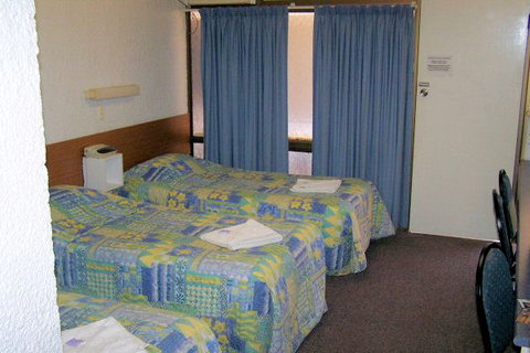 Abajaz Motor Inn - Redcliffe Tourism 1