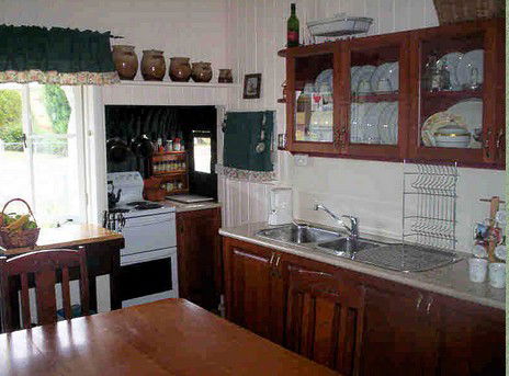 Dillons Cottage - Redcliffe Tourism 0