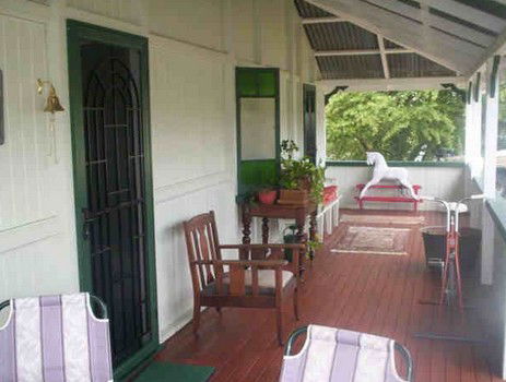 Dillons Cottage - Redcliffe Tourism 2