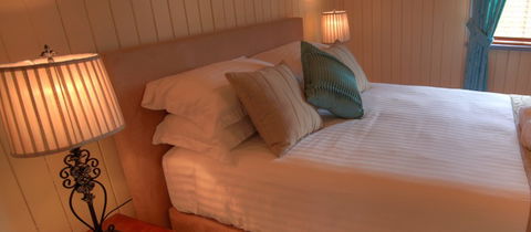 Apple Blossom Cottage - Redcliffe Tourism 2