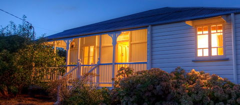 Apple Blossom Cottage - Redcliffe Tourism 3