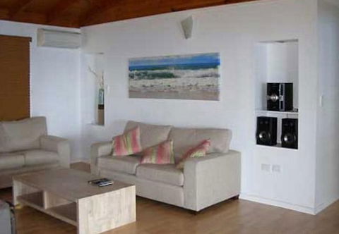 Amity Shaws - Redcliffe Tourism 3