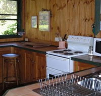 Lamb Island Holiday Cottage - Redcliffe Tourism
