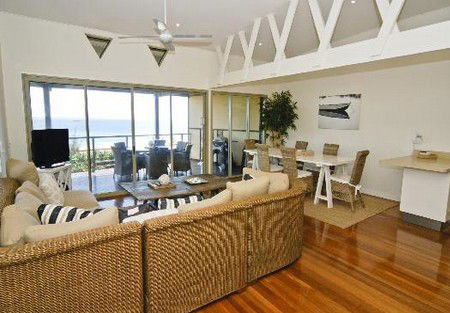 Claytons On Cylinder Beach Front Apartments - Redcliffe Tourism 1
