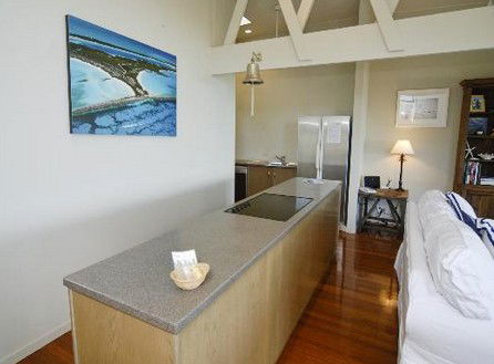 Claytons On Cylinder Beach Front Apartments - Redcliffe Tourism 3