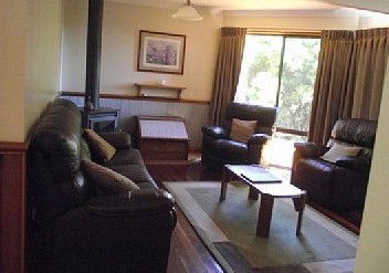 Jacky Winter - Holiday Home - Redcliffe Tourism 1
