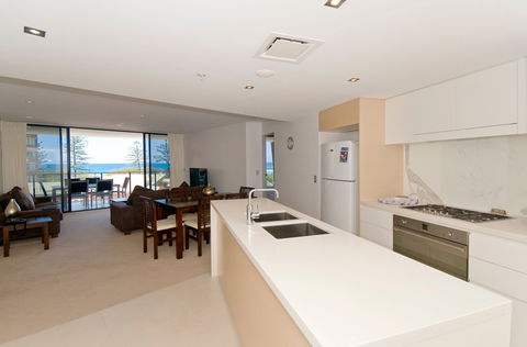 Ambience On Burleigh Beach - Redcliffe Tourism 9