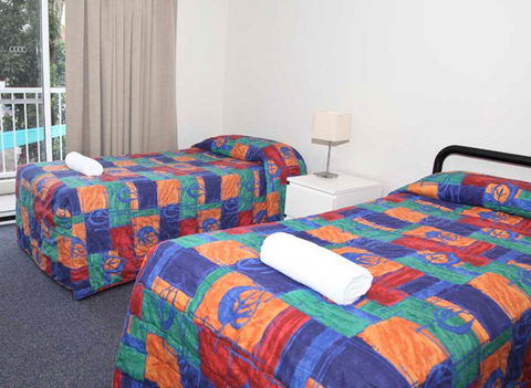 Ambassador Apartments Holiday Units - Redcliffe Tourism 4